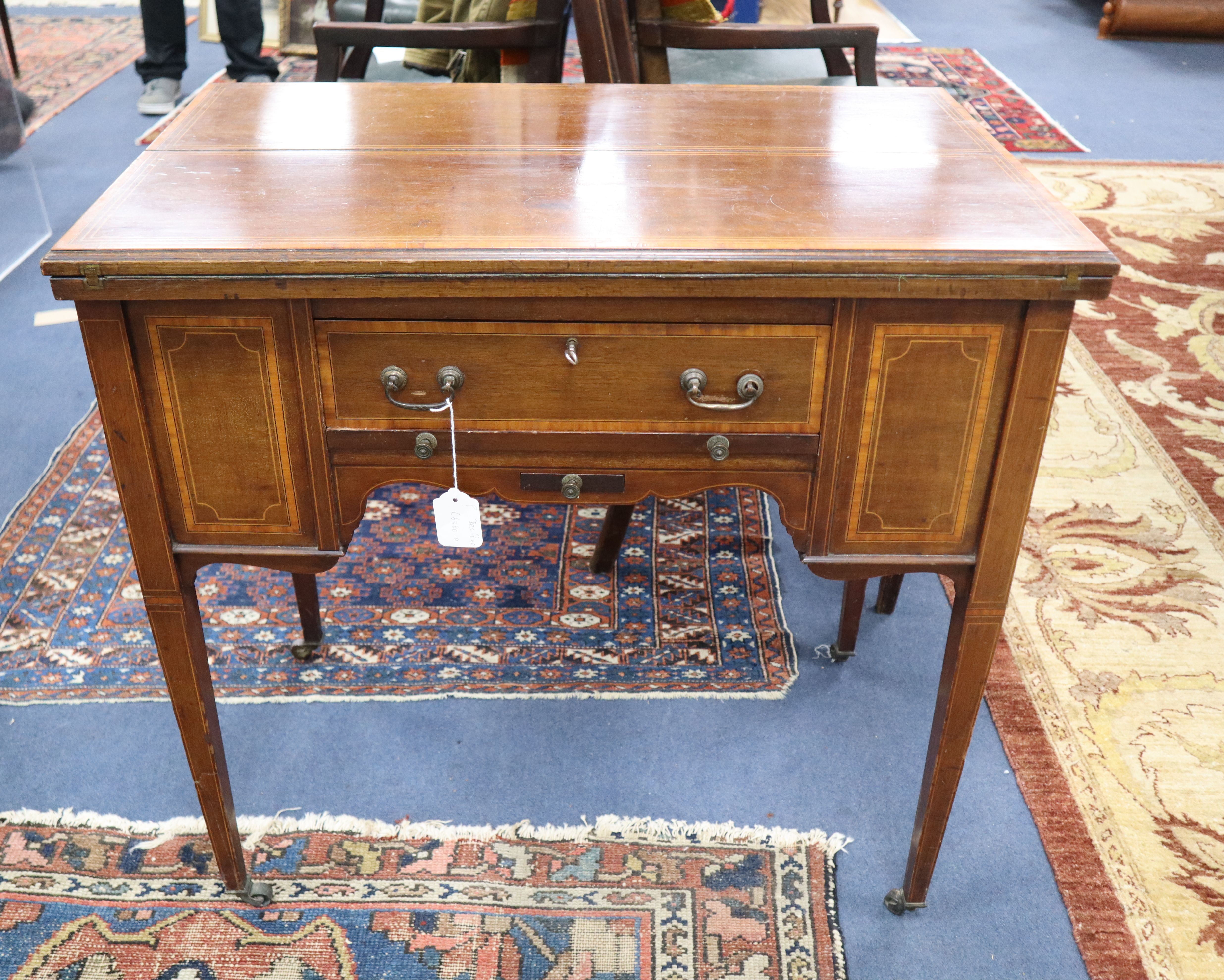 An Edwardian satinwood banded mahogany games/drinks table,